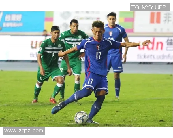 《回忆经典：早期足球巨星的成长与奋斗历程》