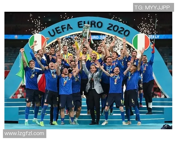 足球球星妻子出席重要场合穿搭解析 高端礼服展现优雅与魅力